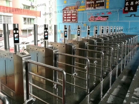 湖南某中學(xué)大門圓柱動(dòng)態(tài)人臉識(shí)別案例